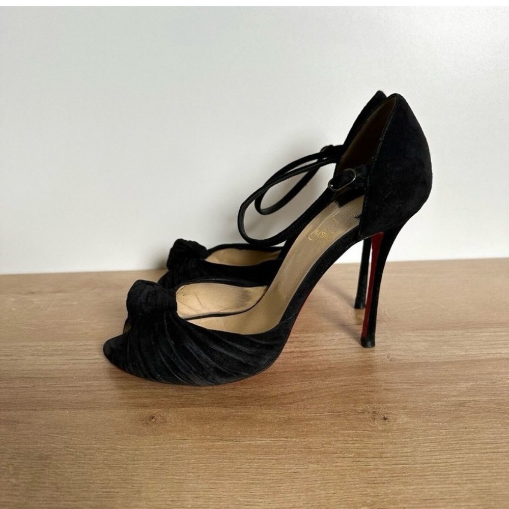 Christmas Sale Christian Louboutin Heels
Sz 39/40 heel 3.5 inch